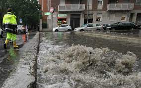 Questo il risveglio bianco di milano. Maltempo A Milano Esondano Seveso E Lambro Disagi Al Traffico Video Sky Tg24