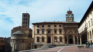 Un computer e un tablet per lavoro, studio e svago degli ospiti di casa federico, la struttura residenziale gestita dalla fraternità federico bindi l'arezzo verso un trittico di gare decisive: Cosa Vedere Ad Arezzo In Un Giorno Sara L Esploratrice Travel Blog Di Sara Ciolini