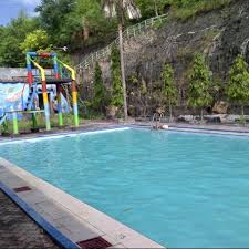 Kamu ingin punya kolam renang di dalam rumahmu? Kolam Renang Bukit Awan Randu Agung