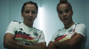 Auf der website „sport und deutsch werden deutsche sportlerinnen und sportler in interviews und porträts vorgestellt. Tv Spot Zur Frauen Wm Deutschland Feiert Die Dfb Fussballerinnen Fussball Bild De