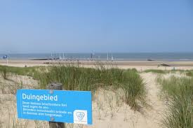 Op het mooie strand van mariakerke, oostende werd samen met burgemeester bart joris tommelein julie vermeire en laurins dursin de nieuwe serie 'de redders' voorgesteld. Belgien Wo Die Flamen Flanieren Ace