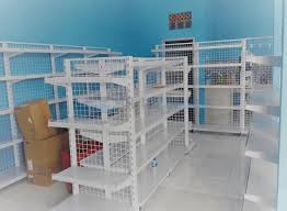 Rak kayu ala pedesaan yang ngetren sejak awal 2017 ini biasanya ditempel memanjang pada dinding dapur. Rak Toko Kelontong Modern Adi Rak Minimarket