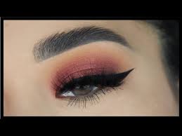 Y entre la misa, el pan, el vino y mi alma. Sombras Color Vino Con Delineador Youtube