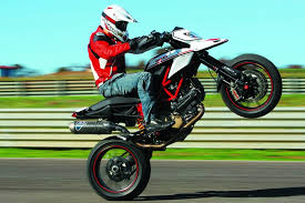 Ducati hypermotard 1100 evo and evo sp at mores in sardinia. Essai Complet Ducati Hypermotard 1100 Evo Moto Station