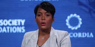 Bottoms, 51, disclosed her decision publicly in a lengthy open letter and accompanying video thursday night after having told family and a close circle of it is with deep emotions that i hold my head high and choose not to seek another term as mayor, bottoms wrote, saying she'd prayed about the. Atlanta Mayor Signs Executive Order To Mitigate Georgia S New Voting Law