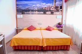 Featuring tiled floors, all rooms include a private bathroom with a hairdryer and toiletries. Hotels In Tortosa Spanien Ab 26 Nacht Planet Of Hotels