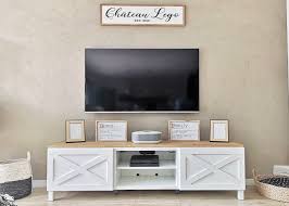 Design ce meuble est aussi pratique avec son caisson deux portes et son etagere pivotante qui permet de deplacer le poste. Ikea Hack Du Meuble Tv Besta Chateau Leg0