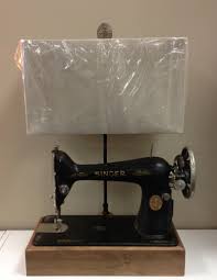 Vintage Singer Manufacturing Co Sewing Machine Makes A Great Lamp Machine A Coudre Machine Singer Deco Maison