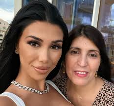 Norwegian reality star and blogger behind the lifestyle site sraad where she shares her honest and unbiased opinions on everything from her personal life, to beauty tips, and more. 730 No Pa Twitter Isabel Raad Skjemmer Bort Mamma Med Vill Bursdagsgave Https T Co X1lcctg9bz