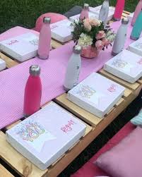 Dreams Pijamadas®️Mty | Pijamada picnic con lindos detalles personalizados  para todas 💞✓🎉 #Tipis #Manualidades #Regalos #Termos #Pijamas #Globos  #cubrebocas Muchas... | Instagram