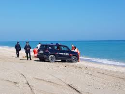 Diverse centinaia di persone hanno accompagnato l'ex ciclista nel suo ultimo viaggio. Donna Trovata Morta Sulla Battigia Del Lungomare Nord Ora Spunta Un Messaggio Wallnews24