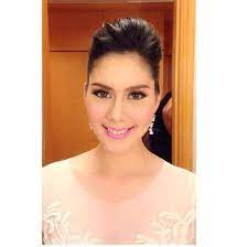 Daniel matsunaga rushes vickie rushton inside the confession room as she faints during an immunity challenge. Vickie Marie Rushton Lady Mahinhin Ng Bacolod Pbb Startseite Facebook