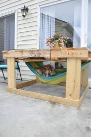 Bastel Etwas Schones Fur Deine Kinder 9 Tolle Ideen Fur Kindermobel Aus Palettenholz Diy Garden Furniture Backyard Furniture Backyard Diy Projects
