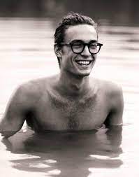 What Is It About A Man With Glasses Who Smiles That Brings A Woman To Her Knees Guys Men Guy With Glasses
