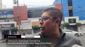 Durante su presunto último día de circulación durante el boulevard Agua  Caliente, permisionarios de Taxis Rojo y Negro Círculo Blanco buscaron  firmas para evitar su desalojo. A pesar de que ...