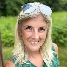 Emily Lampton's Instagram, Twitter & Facebook