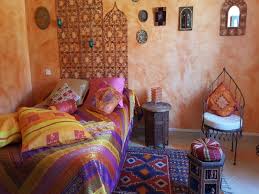 Vous serez séduit par son élégance, sa cheminée de marbre et son grand miroir, sa salle d'eau avec ses mosaïques et son agencement au goût du jour (petite table et bonnetière classique). Bed Breakfast La Maison De Josepha Ferrals Les Corbieres 11200