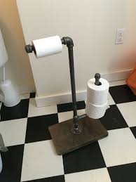 Whether you're looking for something subtle that keeps a few extra rolls on hand and out of sight, something that provides storage for other bathroom. Freestanding Toilet Paper Holder With Space For Extra Rolls Neue Wohnung Badezimmer Dekoration