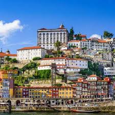 The city itself isn't very populous (about 300,000 inhabitants), but the porto metropolitan area (greater porto) has some 2,500,000 inhabitants in a 50km radius. Historische Hotels In Porto Buchen Sie Pousadas Portugal