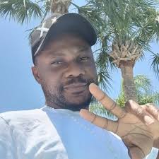 A mother is facing backlash for wearing a robe and a towel wrapped around  her head to drop off her kids at school. Is this right?