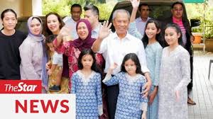 Follow the latest news on muhyiddin yassin at today. Muhyiddin Expresses Gratitude Hopes M Sians Accept Palace S Decision Video Dailymotion