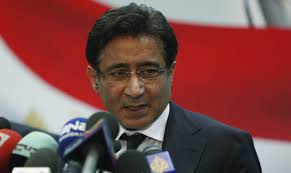 Egypt's steel tycoon Ezz gives up second license before judges in retrial