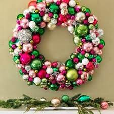 Como Hacer Esferas Navidenas Economicas Y Faciles Cositasconmesh Christmas Wreaths Christmas Wreaths To Make Christmas Wreaths Diy