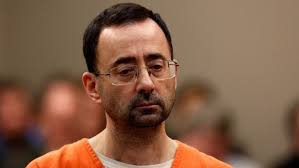 Turnarzt larry nassar soll dutzende junger turnerinnen missbraucht haben. Bis Zu 125 Jahre Haft Fur Missbrauchstater Nassar Kurier At
