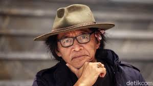 Nama asli dari sujiwo tejo adalah agus hadi sudjiwo, lahir di jember, jawa timur pada tanggal 31 agustus 1962. Kata Sujiwo Tejo Tentang Cinta Dan Tuhan