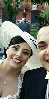 Bianco, lungo e leggiadro il velo della sposa è un accessorio classico  dall'eleganza senza tempo. Un romantico elemento in tulle che vela  delicatamente il volto della sposa, adatto ad ogni tipo di