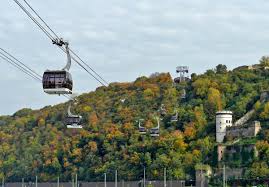 From one of the 18 cabins, visitors can see incredible views of koblenz, look out to the spot where the moselle and rhine rivers meet, and hop off for a visit to the. Seilbahn Koblenz Fotos Bahnbilder De