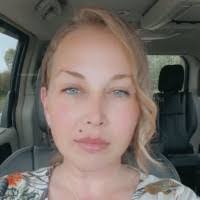 Kim Chabot's Instagram, Twitter & Facebook