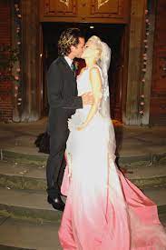 The 50 Most Iconic Wedding Gowns In History Celebrity Bride Gwen Stefani Wedding Dress Unconventional Wedding Dress