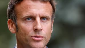 Macron fikk en dobbel ørefik