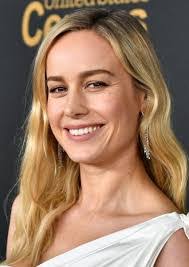 Veronica Layton's Instagram, Twitter & Facebook