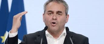Avec sa nouvelle femme, il devient papa pour la quatrième fois, d'un petit garçon. Xavier Bertrand Reclame Le Retour Des Peines Planchers L Humanite