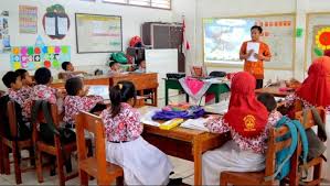 Buku ini mempersembahkan tentang teori, konsep, dan amalan berkaitan pengukuran dan penilaian pendidikan seperti statistik dalam penilaian, penganalisaan soalan, penilaian dalam pengajaran clan pembelajaran, kesahan, kebolehpercayaan, persoalan dan. Perbedaan Antara Pengukuran Penilaian Dan Evaluasi Hasil Belajar