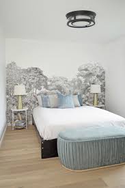 Il est possible d'avoir recours à certaines astuces pour ne plus avoir cette impression de « longueur » et jouer avec l'espace 10 Astuces Pour Amenager Une Chambre En Longueur