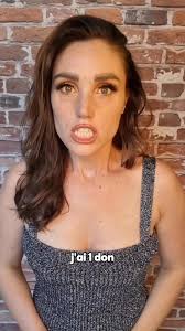 Ne cherchez plus le meilleur appareil pour vous coiffer 🙅‍♀️ il est déjà  chez vous 🫵 et Kelly va vous le montrer ✨ (encore une idée de génie 😅😆)  #sketch #comedie #humour #coiffure #kellysansfiltre