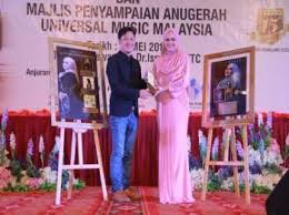 Siti nurhaliza full album mp3 duration 52:28 size 120.09 mb / opo anane channel 1. Siti Imbau Kenangan Dengan Allahyarham Bard