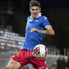 Amante dei salti, dotato di una grande elevazione, si dilettava nel colpire il pallone di testa. Kennet Andersson Home Facebook