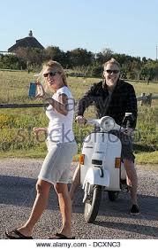 She was welcomed into the world on the 27th of january, 1970. James Hetfield Auf Einem Moped Wahrend Des Urlaubs Mit Frau Francesca Tomasi In Punta Del Este Uruguay 23 12 11 Stockfotografie Alamy