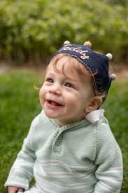 Looking for a photographer that does family pictures outdoors.