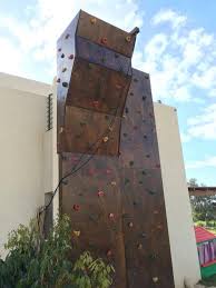I just recently moved into a house with a 3rd car garage and i've decided to build a bouldering wall in the back corner of the garage. 25 Diy Rock Climbing Wall How To Make A Bouldering Wall Indoor Outdoor