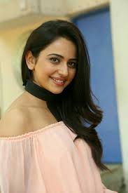 Nazriya nazim is unarguably one of the most good looking south india actress. Love Rakul