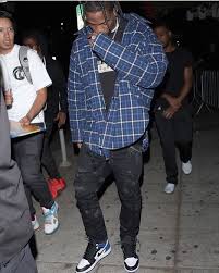 Travis scott has never been one to slack—whether it's with releasing his own music, producing songs for others, releasing products. Travis Scott Style Travis Scott Outfits Travis Scott Fashion Rapper Outfits