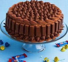 Epingle Par Insta Xdubrocq Sur Decadent Desserts Gateau Kitkat Gateaux Et Desserts Gateau Yaourt