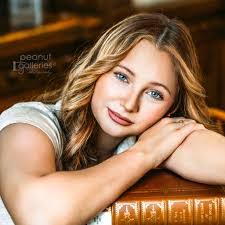 Anna Clouse's Instagram, Twitter & Facebook