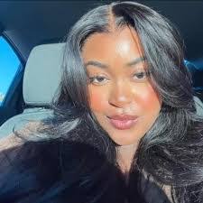 Candace Middleton's Instagram, Twitter & Facebook