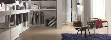 Il sogno di ogni appassionata di shopping, una cabina armadio pronta per accogliere accessori, scarpe, borse ma anche capi come completi e nelle cabine armadio di questa sezione troverete tutto lo spazio che desiderate per rendere il vostro armadio un'immersione nella moda a 360 gradi. Cabine Armadio Progettiamo Insieme Lo Spazio Cose Di Casa